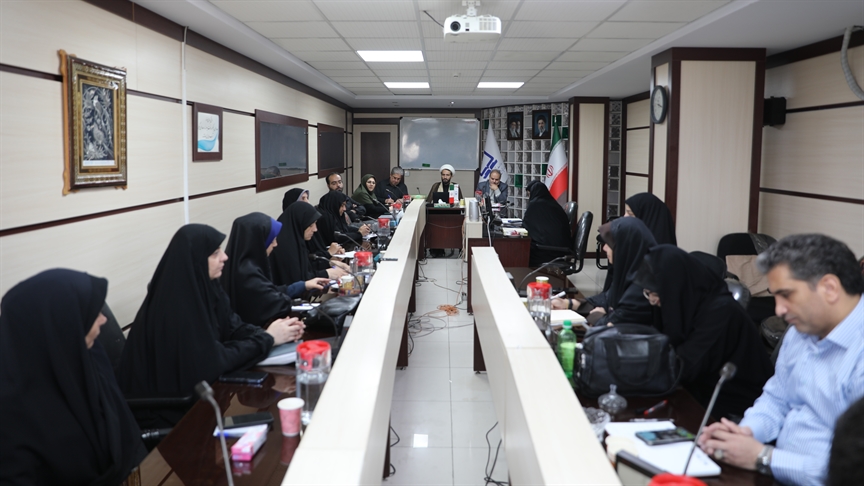 نشست هم‌انديشی با مجريان اجرای آزمايشی طرحواره تحول در برنامه درسی تا سطح مدرسه در سال تحصيلی 1405-1404
