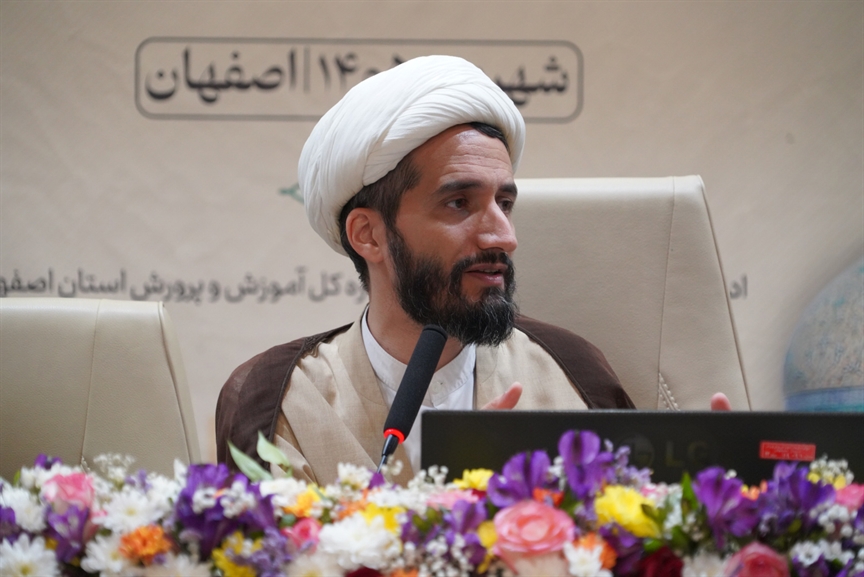 در زیست‌بوم جدید برنامه درسی، مدرسه محور برنامه درسی قرار می‌گیرد / راهبر برنامه درسی؛ همراه حرفه‌ای مدرسه و معلم