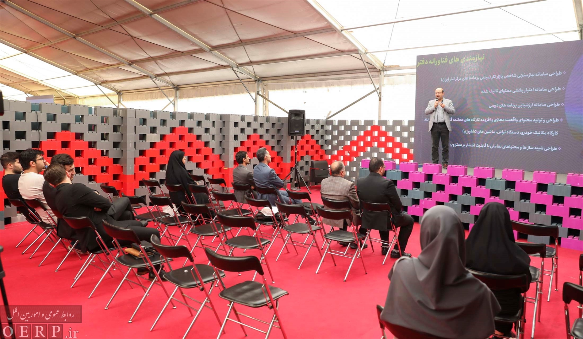 حضور مولفان دفتر تاليف در نمايشگاه ستاد توسعه و فناوري هاي فرهنگي و ارائه سخنراني 