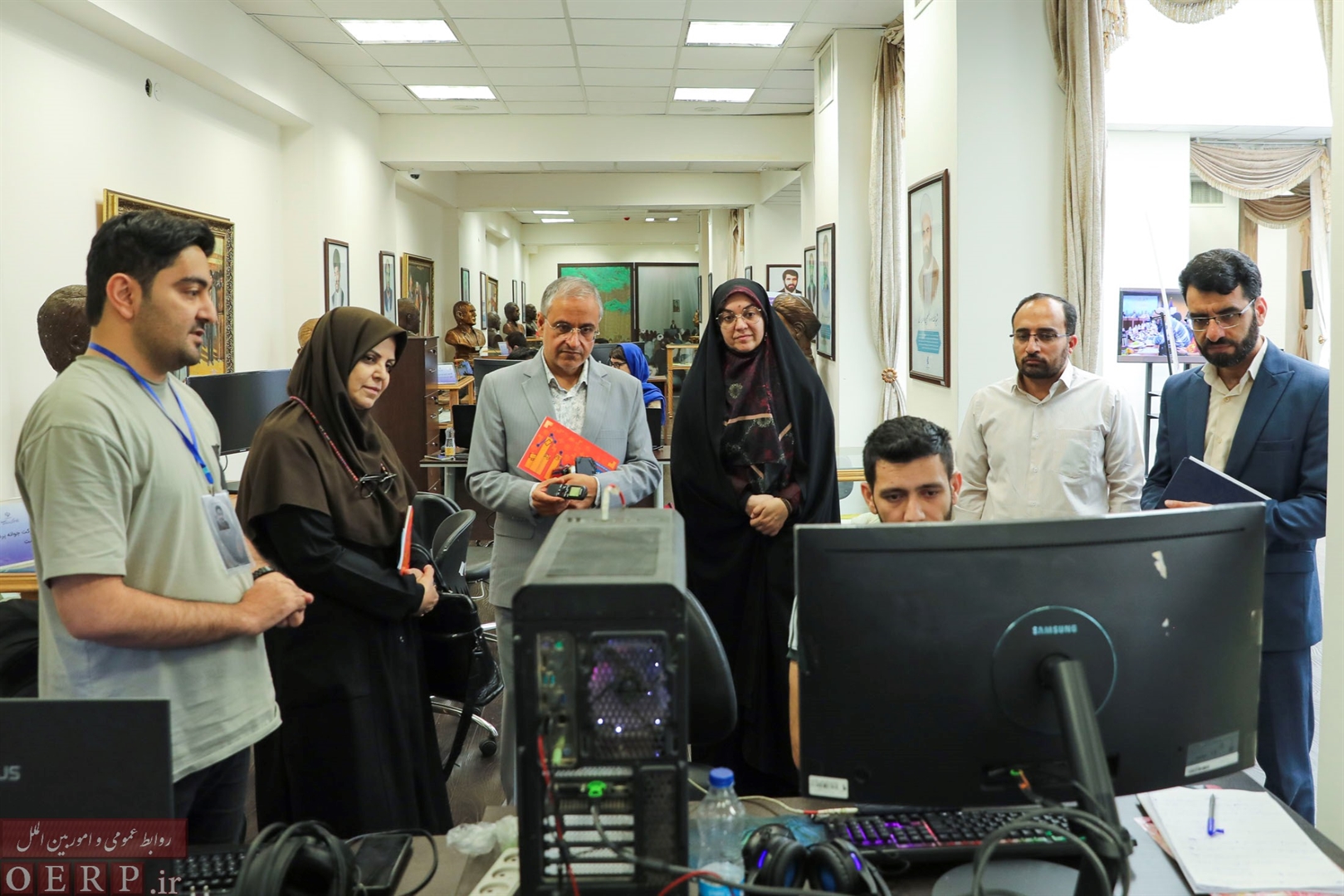 بازديد همكاران دفتر تأليف سازمان از نمايشگاه رويداد توليد و بازي هاي محتوايي