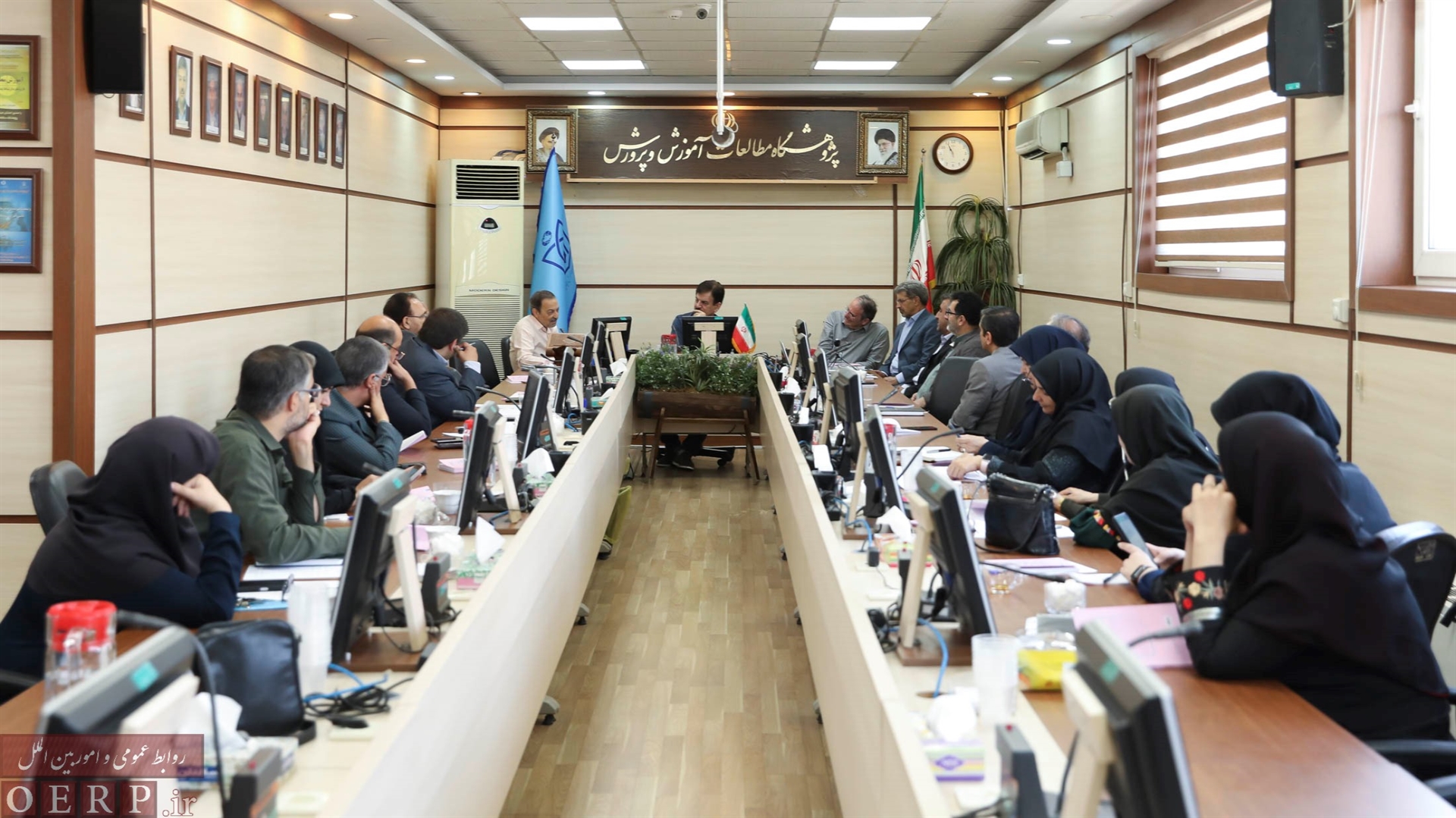 نشست علمی  «آموزش فنی و حرفه ای در قالب دبیرستان خویش بال»