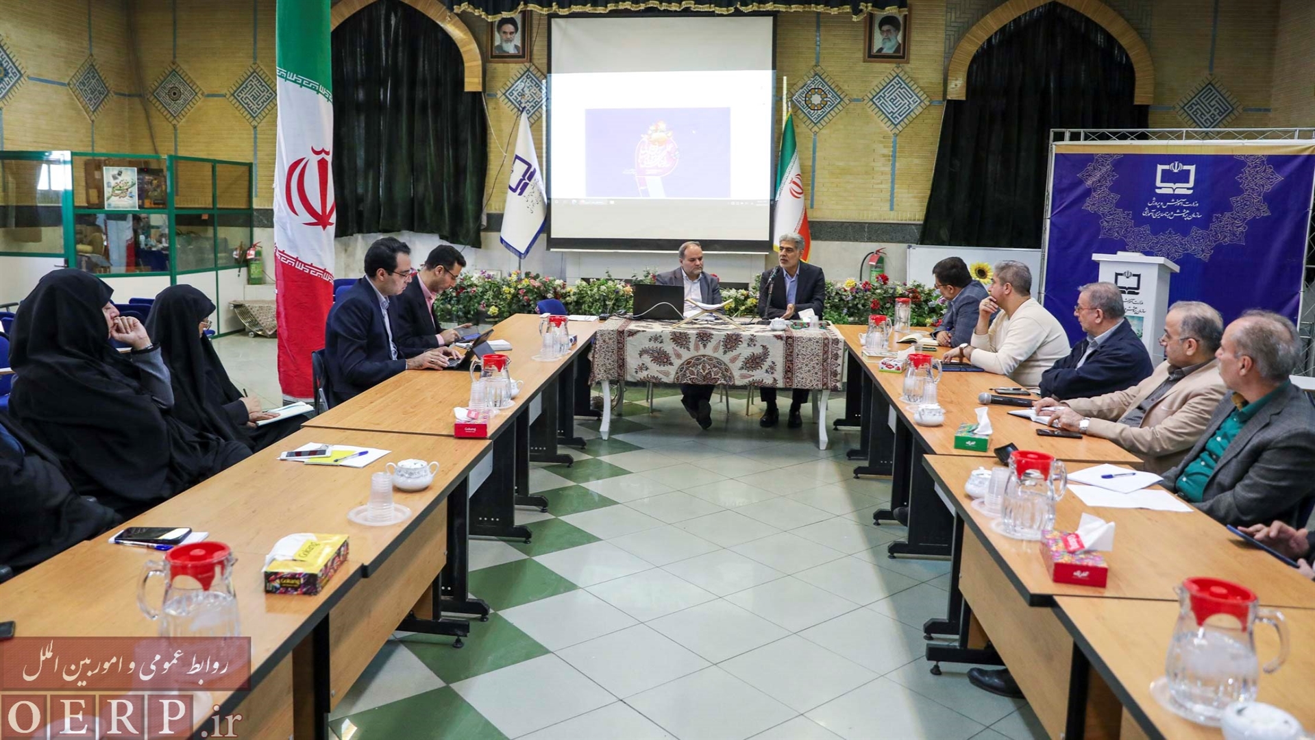 نشست بازبینی و تکمیل راهنمای عمل آزمون‌های نهایی با مشارکت دفتر برنامه ریزی و تالیف کتاب‌های درسی ابتدایی و متوسطه و مرکز ارزشیابی و تضمین کیفیت نظام آموزش و پرورش