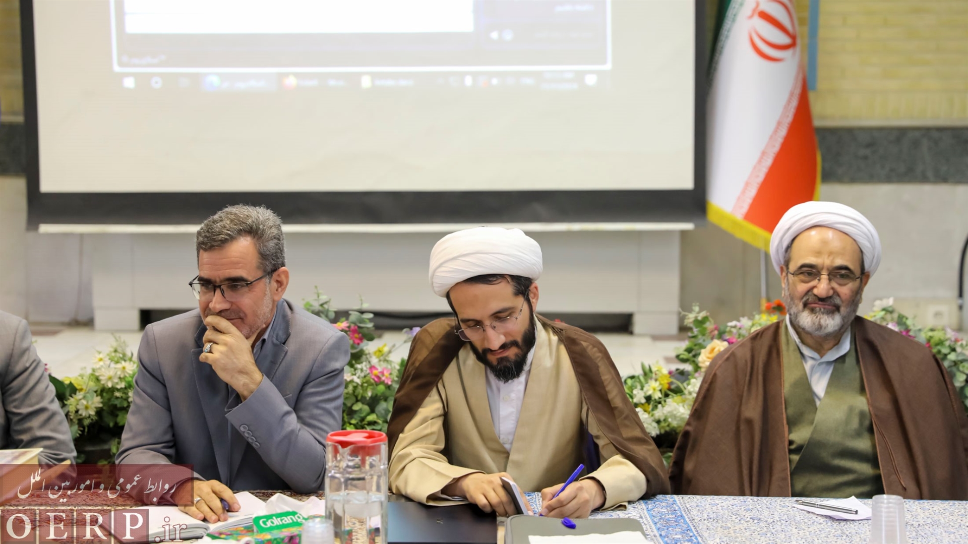 نشست "طراحی و تدوین کتابهای درسی در ایران، وضعیت شناسی، چالش ها و راهکارها"