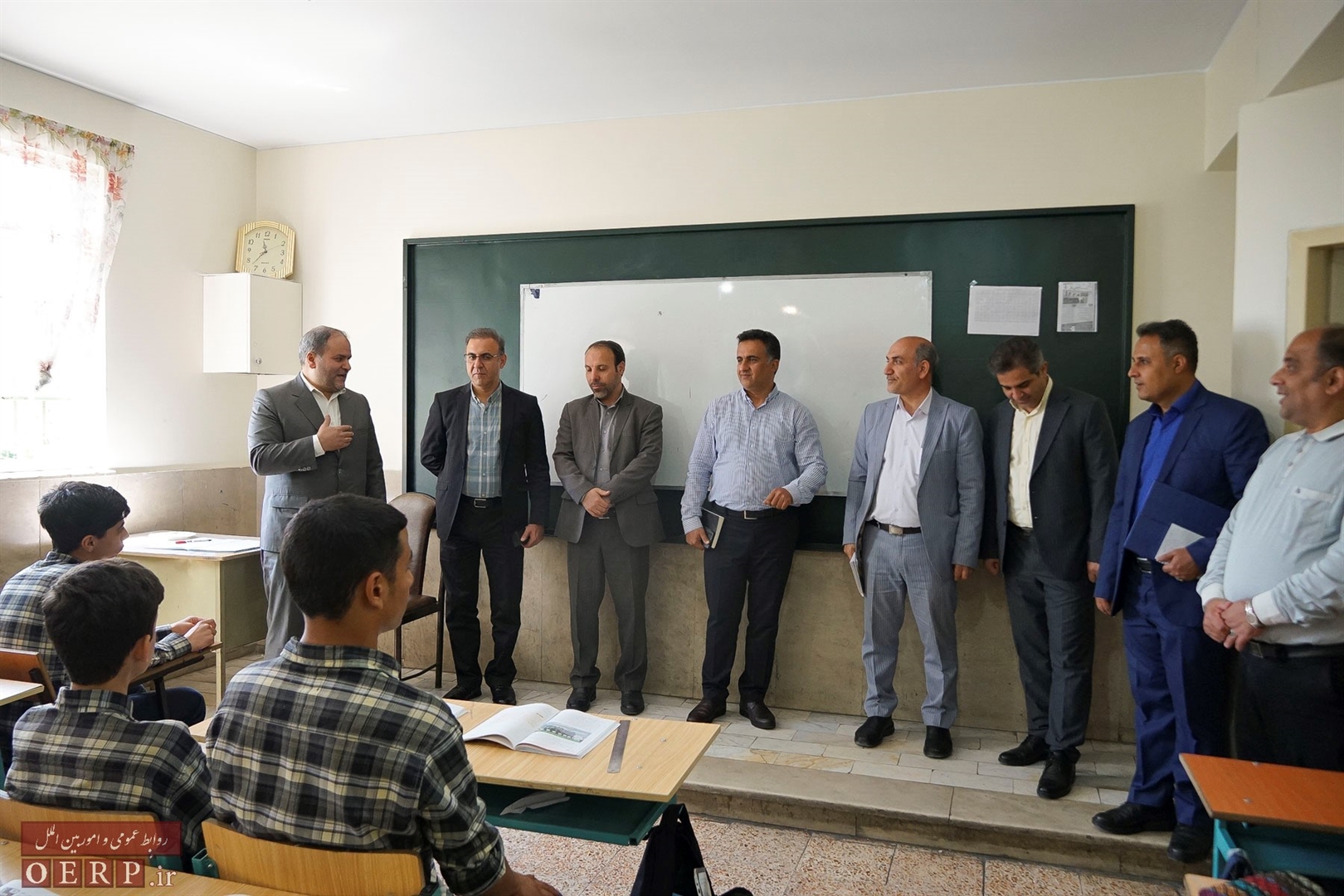 بازديد مديركل و مؤلفان دفتر تاليف  كتاب هاي ابتداي و نظري از مدرسه ولايت فقيه منطقه 11 تهران