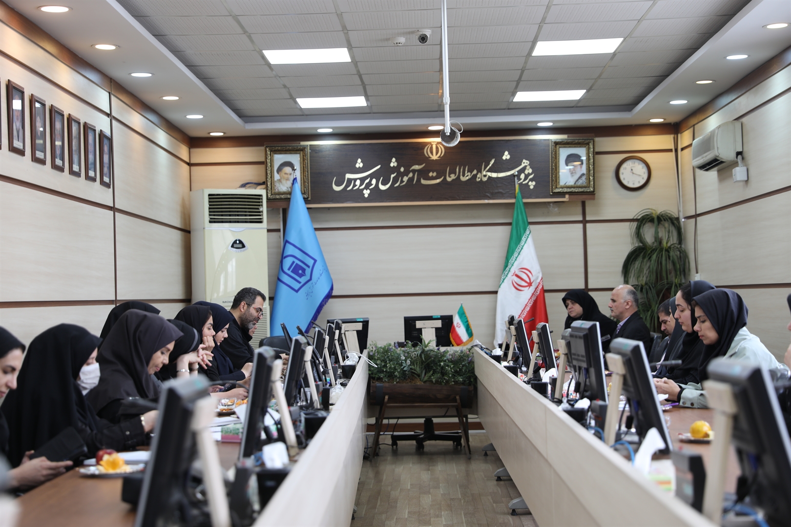نشست ارائه یافته‌های پژوهشی با موضوع «اعتباربخشی درونی مداخلات اولیه خواندن برای دانش آموزان دیرآموز دبستانی»