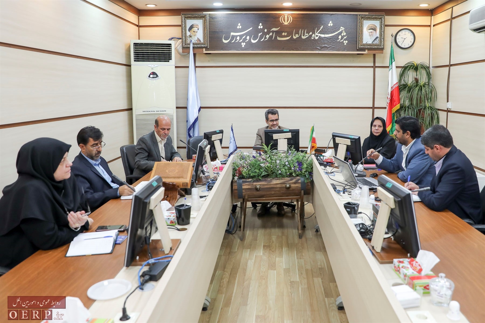 نشست تخصصي بررسي دلايل عدم توفيق كامل در اجراي سند تحول در سطح مدرسه 