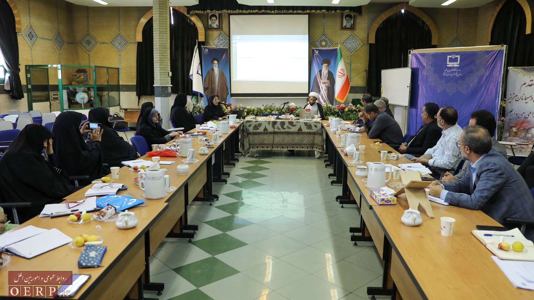 نشست بررسي نظام واره شايستگي پايه