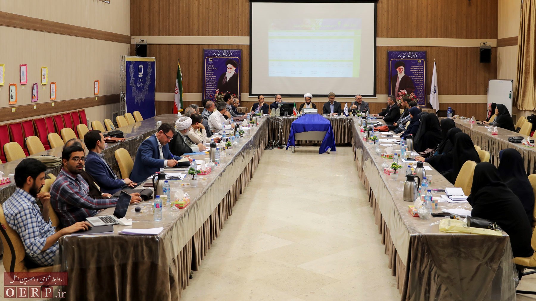 جلسه تعيين عناوين دروس آزمون‌هاي نهايي در مدرسه تاريخي دارالفنون