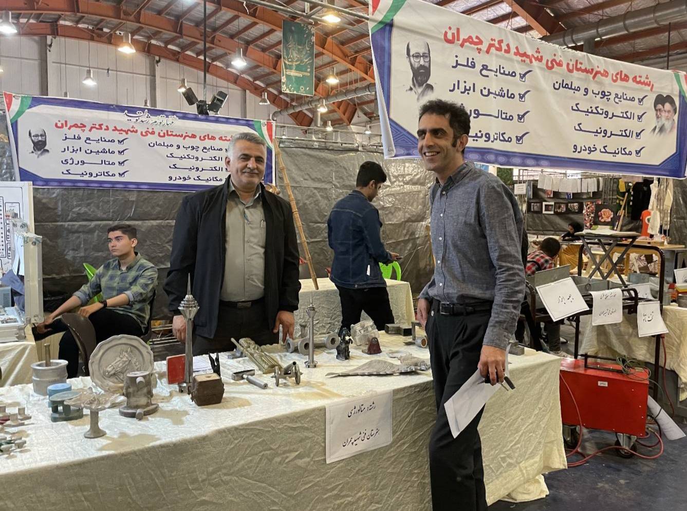 بازدید کارشناس  رشته صنایع فلزی از نمایشگاه هفته مشاغل هنرستان های استان قزوین